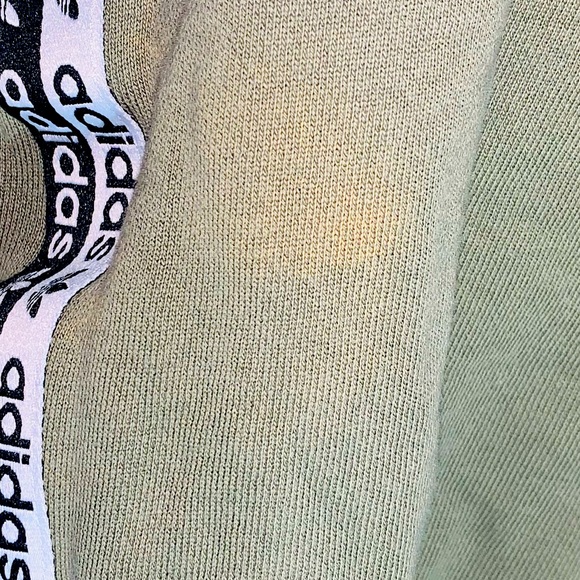 [SOLD] ADIDAS VINTAGE HOODIE🔥 Green Oversized Hoodie with three stripes . - Picture 5 of 5